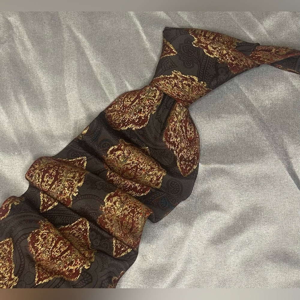 Men’s Gianfranco Ferre Brown Gold Geometric Regular Designer Silk Italy Tie